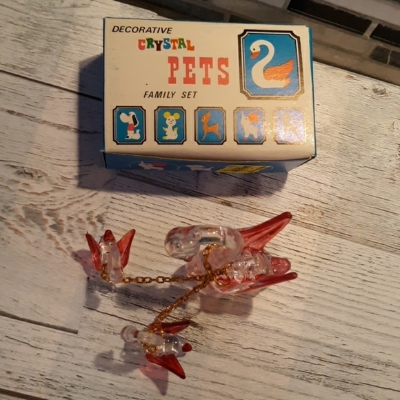 Vintage 1970s Crystal Pets Family new in box - Picture 2 of 2